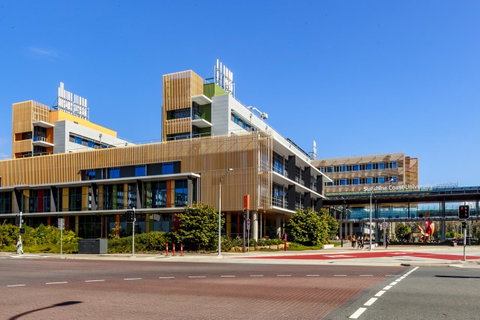 Mercure Sunshine Coast Kawana Waters - Pubs and Clubs 1