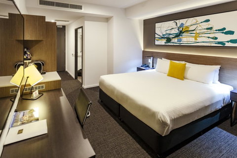 Mercure Sunshine Coast Kawana Waters - Pubs and Clubs 5