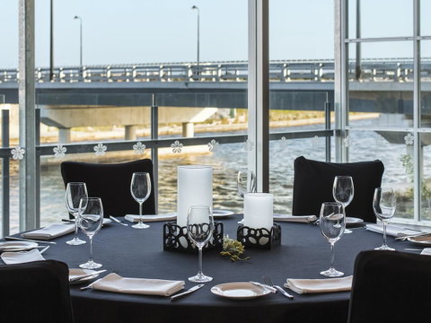 Mercure Sunshine Coast Kawana Waters - Pubs and Clubs 34