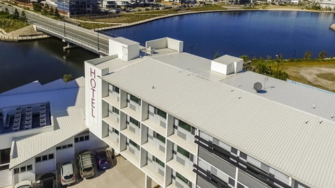 Mercure Sunshine Coast Kawana Waters - Pubs and Clubs 4