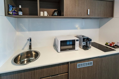 Mercure Sunshine Coast Kawana Waters - Pubs and Clubs 10