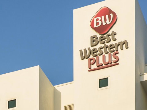 Mercure Sunshine Coast Kawana Waters - Pubs and Clubs 23