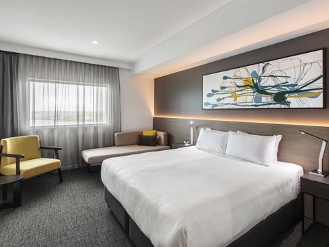 Mercure Sunshine Coast Kawana Waters - Pubs and Clubs 7