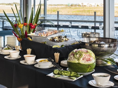 Mercure Sunshine Coast Kawana Waters - Pubs and Clubs 35