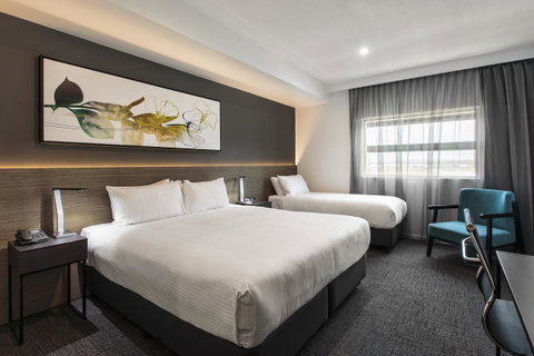 Mercure Sunshine Coast Kawana Waters - Pubs and Clubs 12