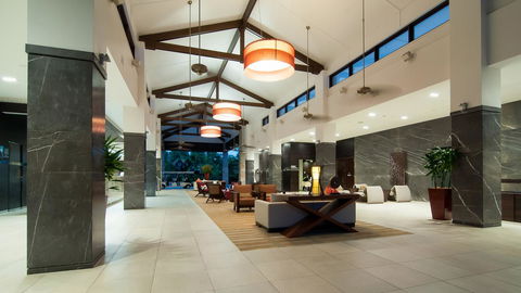 Luxury Apartments At Temple Resort And Spa Port Douglas - Pubs and Clubs 3