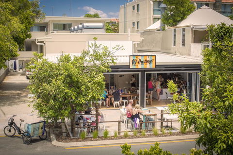 10 Hastings Street Motel - Pubs and Clubs 8