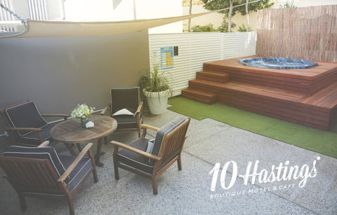 10 Hastings Street Motel - Pubs and Clubs 31