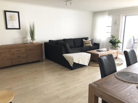 Sunshine Beach Luxe Apartment - Go Out 32