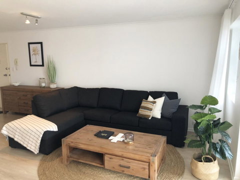 Sunshine Beach Luxe Apartment - Go Out 7
