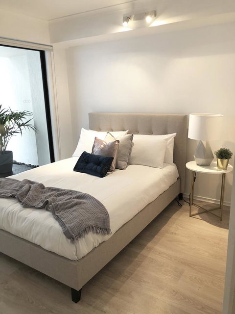 Sunshine Beach Luxe Apartment - Go Out 15