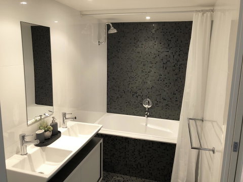 Sunshine Beach Luxe Apartment - Go Out 11