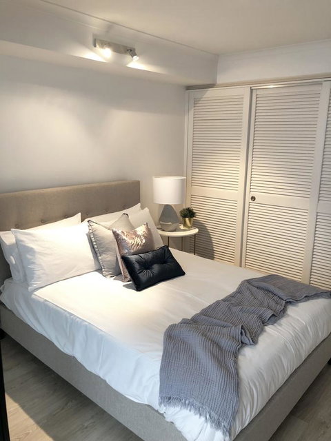 Sunshine Beach Luxe Apartment - Go Out 18