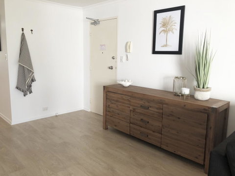 Sunshine Beach Luxe Apartment - Go Out 6