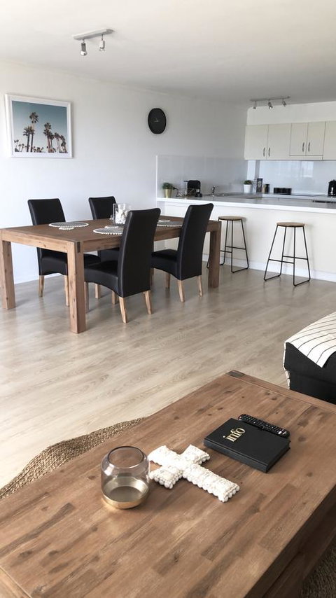 Sunshine Beach Luxe Apartment - Go Out 27