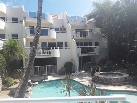 Sunshine Beach Luxe Apartment - Go Out 34