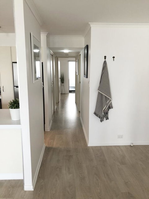 Sunshine Beach Luxe Apartment - Go Out 8