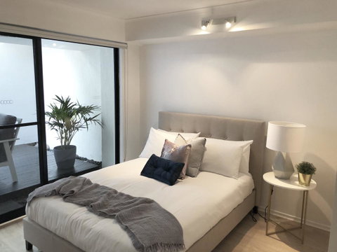 Sunshine Beach Luxe Apartment - Go Out 10