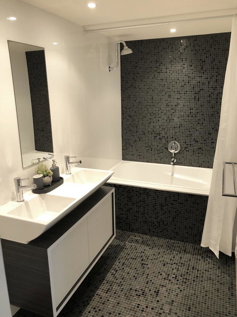 Sunshine Beach Luxe Apartment - Go Out 16