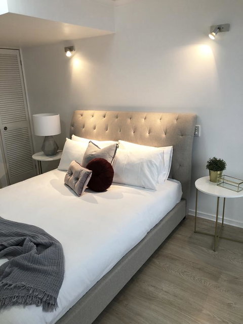 Sunshine Beach Luxe Apartment - Go Out 12