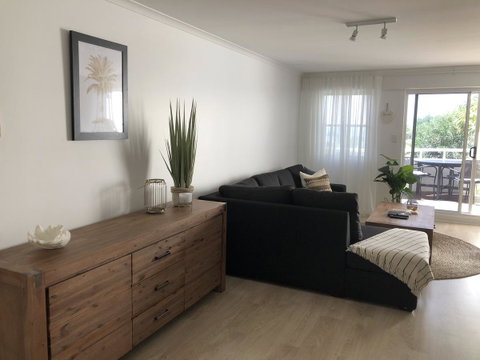 Sunshine Beach Luxe Apartment - Go Out 26