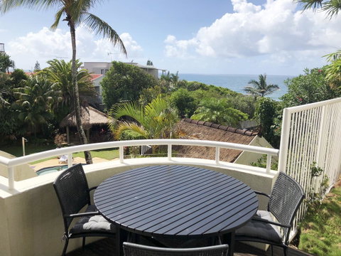 Sunshine Beach Luxe Apartment - Go Out 0