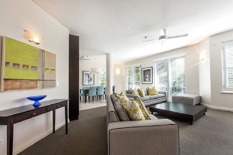 Emerald Noosa - Pubs and Clubs 7