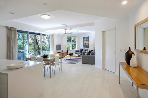 Emerald Noosa - Pubs and Clubs 23