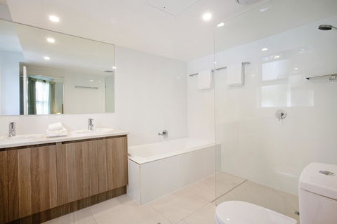Emerald Noosa - Pubs and Clubs 28