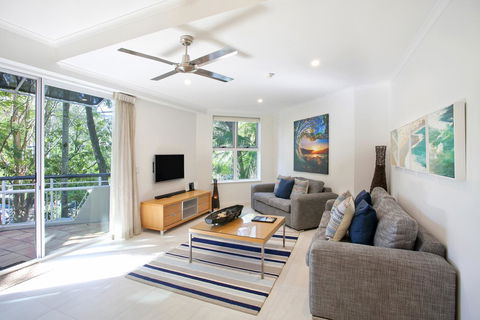 Emerald Noosa - Pubs and Clubs 24
