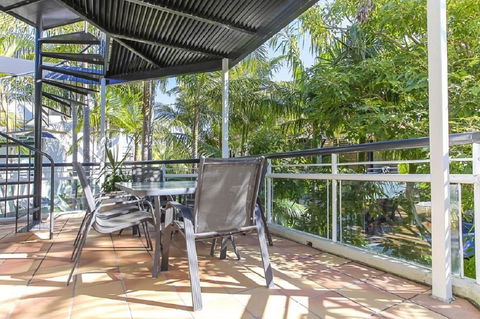 Emerald Noosa - Pubs and Clubs 6