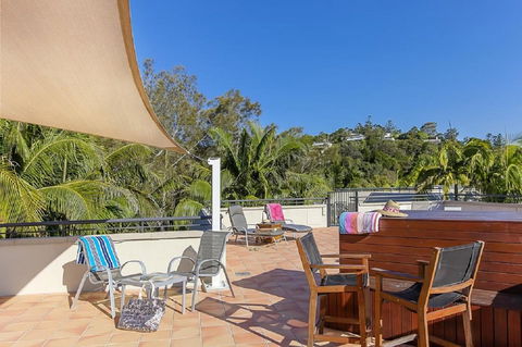 Emerald Noosa - Pubs and Clubs 18