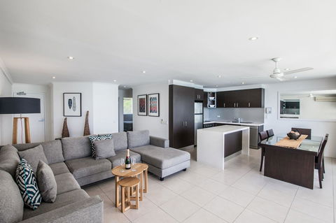 Noosa Harbour Resort - Pubs and Clubs 32