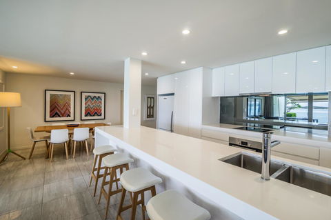 Noosa Harbour Resort - Pubs and Clubs 42