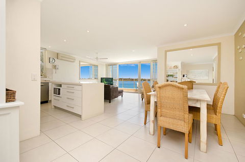 Noosa Harbour Resort - Pubs and Clubs 44