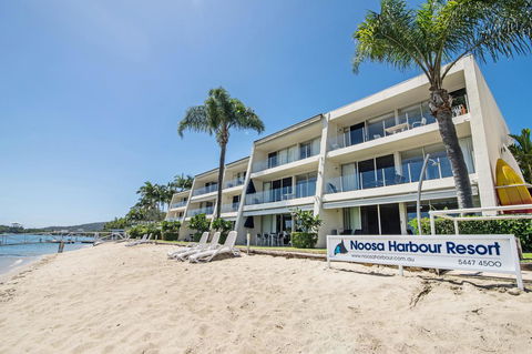 Noosa Harbour Resort - Pubs and Clubs 4