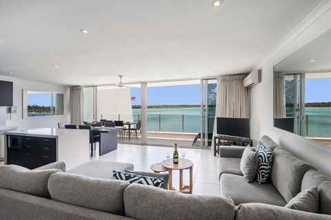Noosa Harbour Resort - Pubs and Clubs 34
