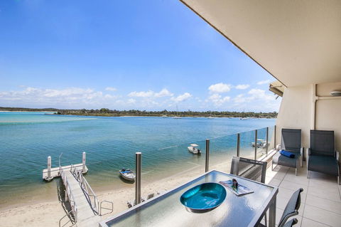 Noosa Harbour Resort - Pubs and Clubs 36