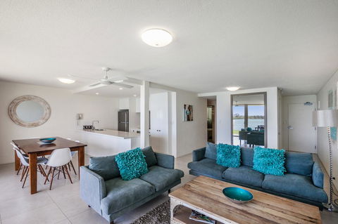 Noosa Harbour Resort - Pubs and Clubs 23
