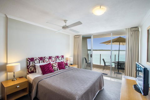 Noosa Harbour Resort - Pubs and Clubs 13