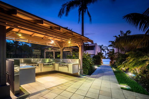 Noosa Harbour Resort - Pubs and Clubs 18