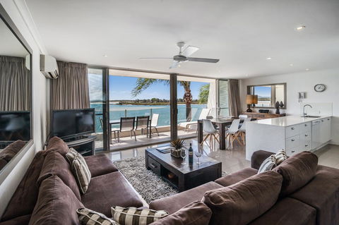 Noosa Harbour Resort - Pubs and Clubs 22