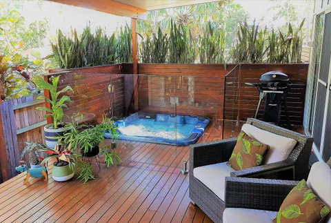 Pandanus Spa Cottage - Pubs and Clubs 0
