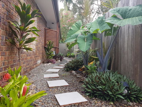 Pandanus Spa Cottage - Pubs and Clubs 7