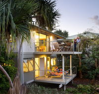 The Retreat Beach Houses - Pubs and Clubs