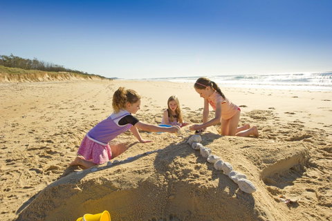 The Retreat Beach Houses - Pubs and Clubs 19