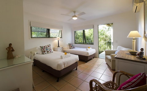 The Retreat Beach Houses - Pubs and Clubs 10