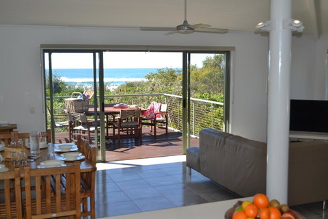 The Retreat Beach Houses - Pubs and Clubs 7