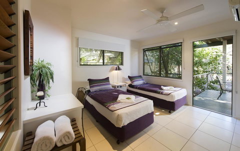 The Retreat Beach Houses - Pubs and Clubs 16