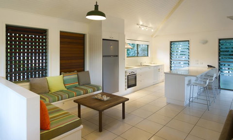 The Retreat Beach Houses - Pubs and Clubs 9